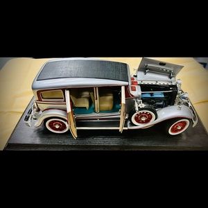 1931 Peerless Die Cast Car with original box. 1/18th in size